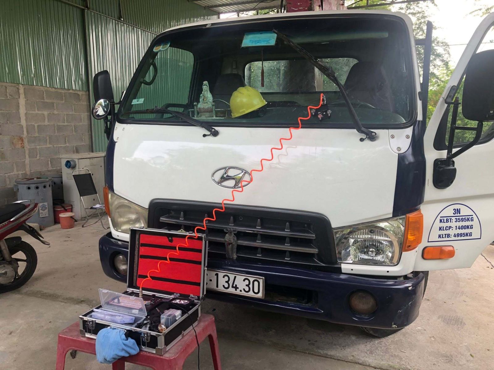 Vết nứt kính lái trước khi hàn thẩm mỹ