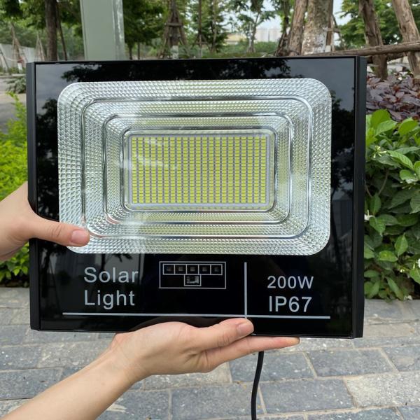 ĐÈN NĂNG LƯỢNG MẶT TRỜI 200W